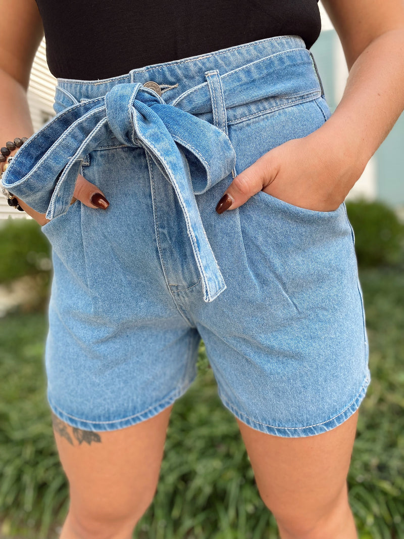 Zayd Belted Mom Shorts